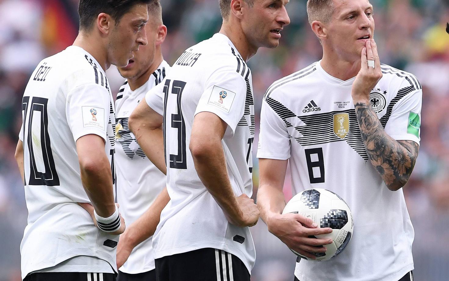 Mesut Özil (vasakult), Thomas Müller ja Toni Kroos