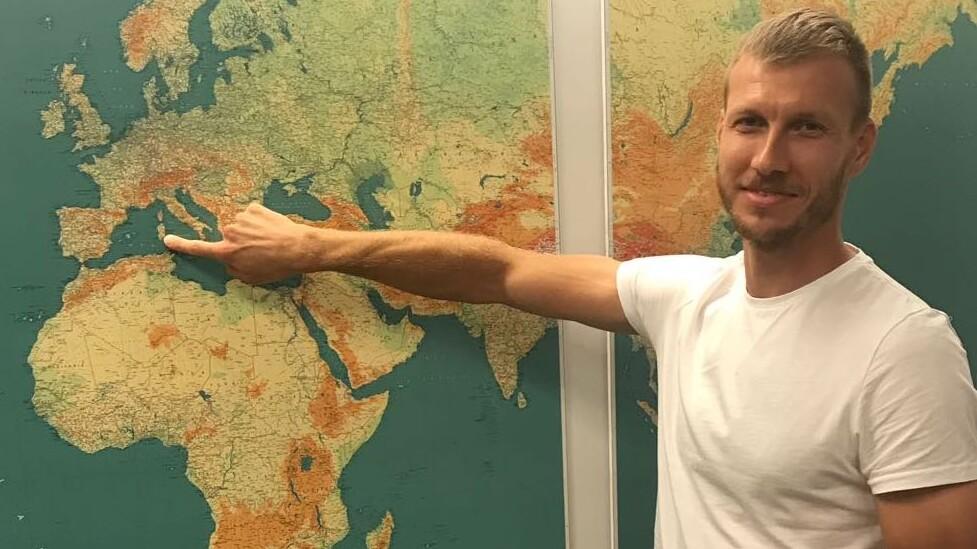 Ragnar Klavan näitab, kus ta uuel hooajal mängima hakkab