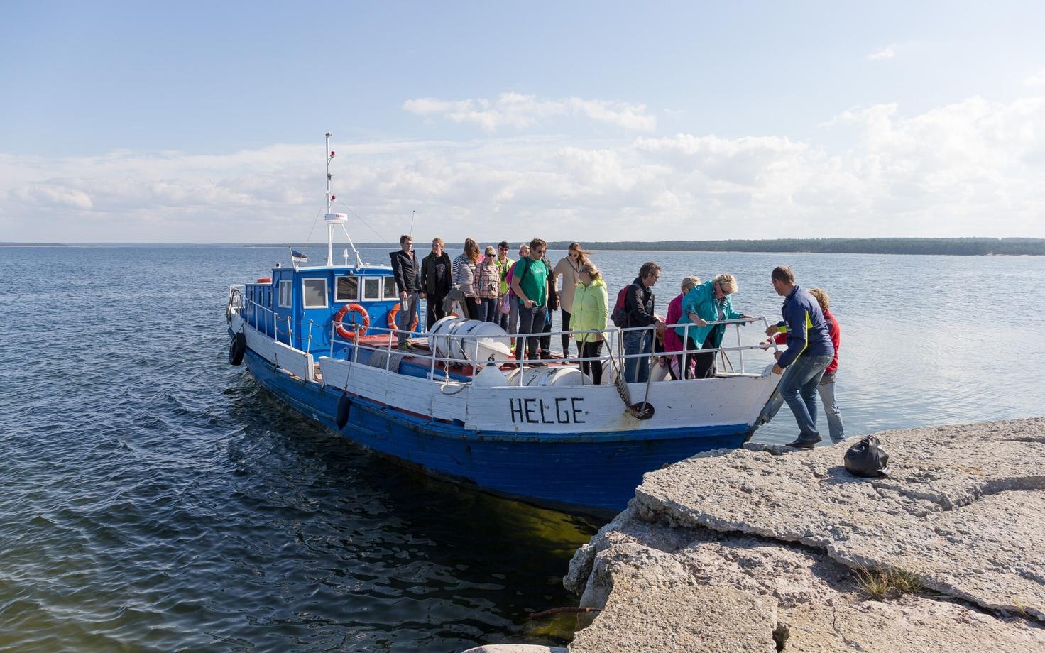 Katkist liinilaeva asendab postipaat Helge.