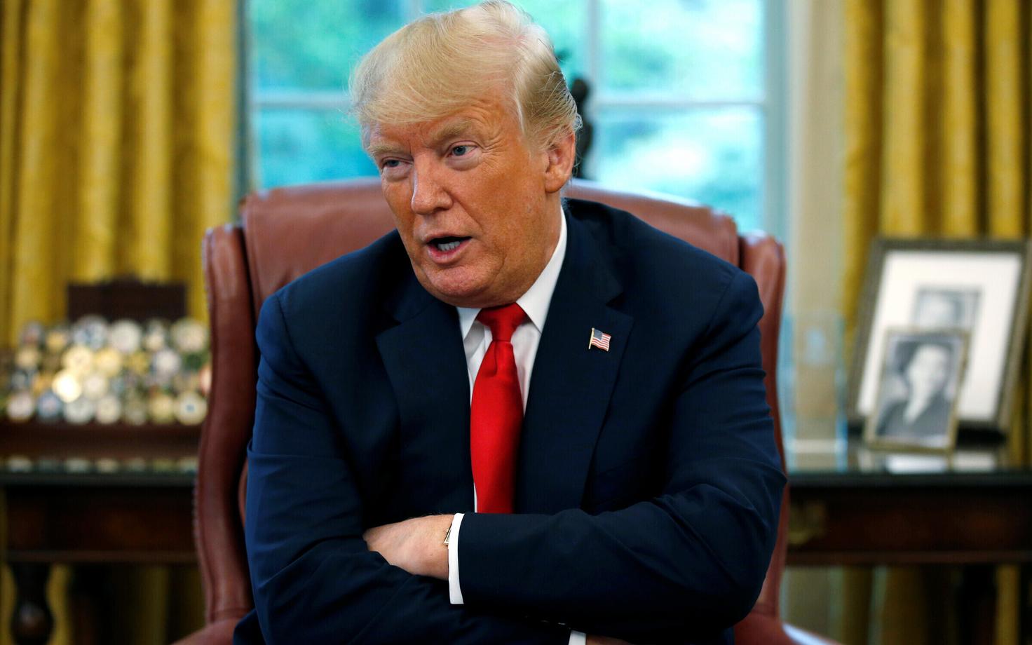 USA president Donald Trump Ovaalkabinetis Reutersi ajakirjanikega rääkimas.