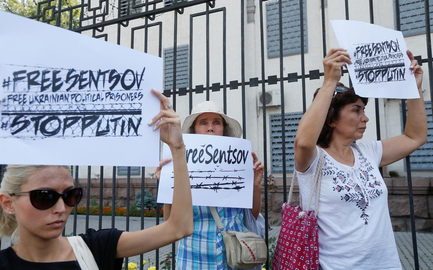 Ukrainlased protestimas Sentsovi kinnipidamise vastu 21. augustil Kiievis.