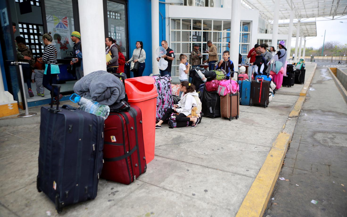 Venezuela migrandid Peruu piirivalveteenistuse järjekorras.