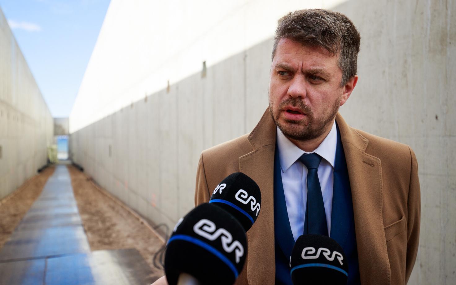 Justiitsminister Urmas Reinsalu kommunismiohvrite memoriaali nurgakivi panekul.