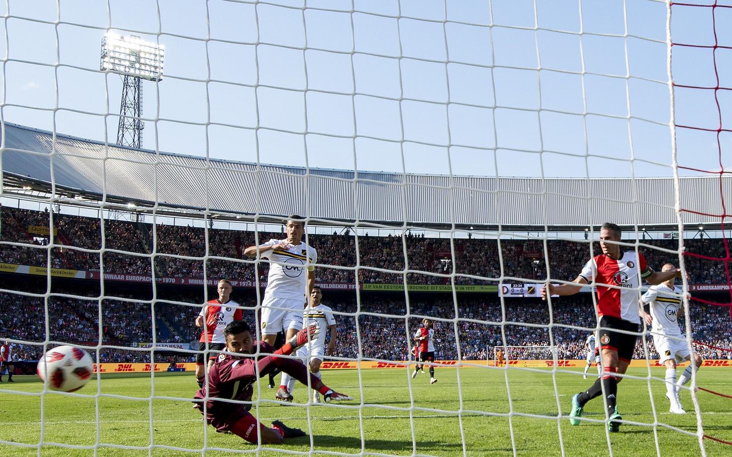Robin van Persie lõi Breda võrku kaks väravat