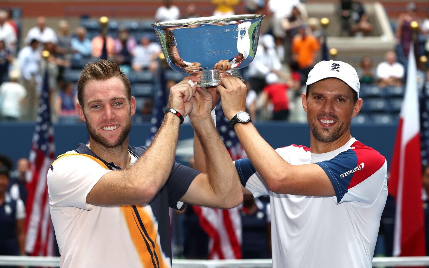 Jack Sock ja Mike Bryan US Openi võidukarikaga