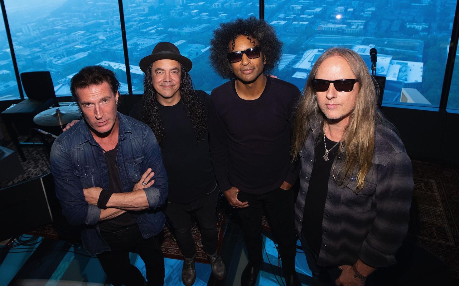 Sean Kinney (vasakul), Mike Inez, William DuVall ja Jerry Cantrell ehk Alice In Chains.