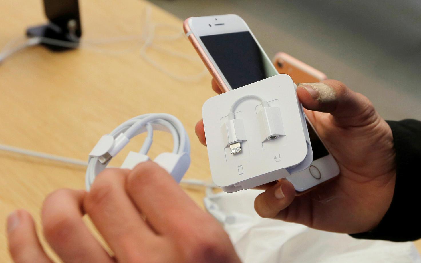 Apple'i toodete jaoks on olemas kümneid erinevaid adapter'eid või eestikeeli juhtmejuppe