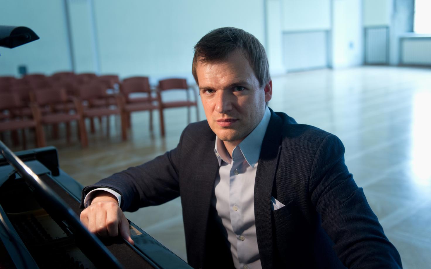 Dirigent Risto Joost.