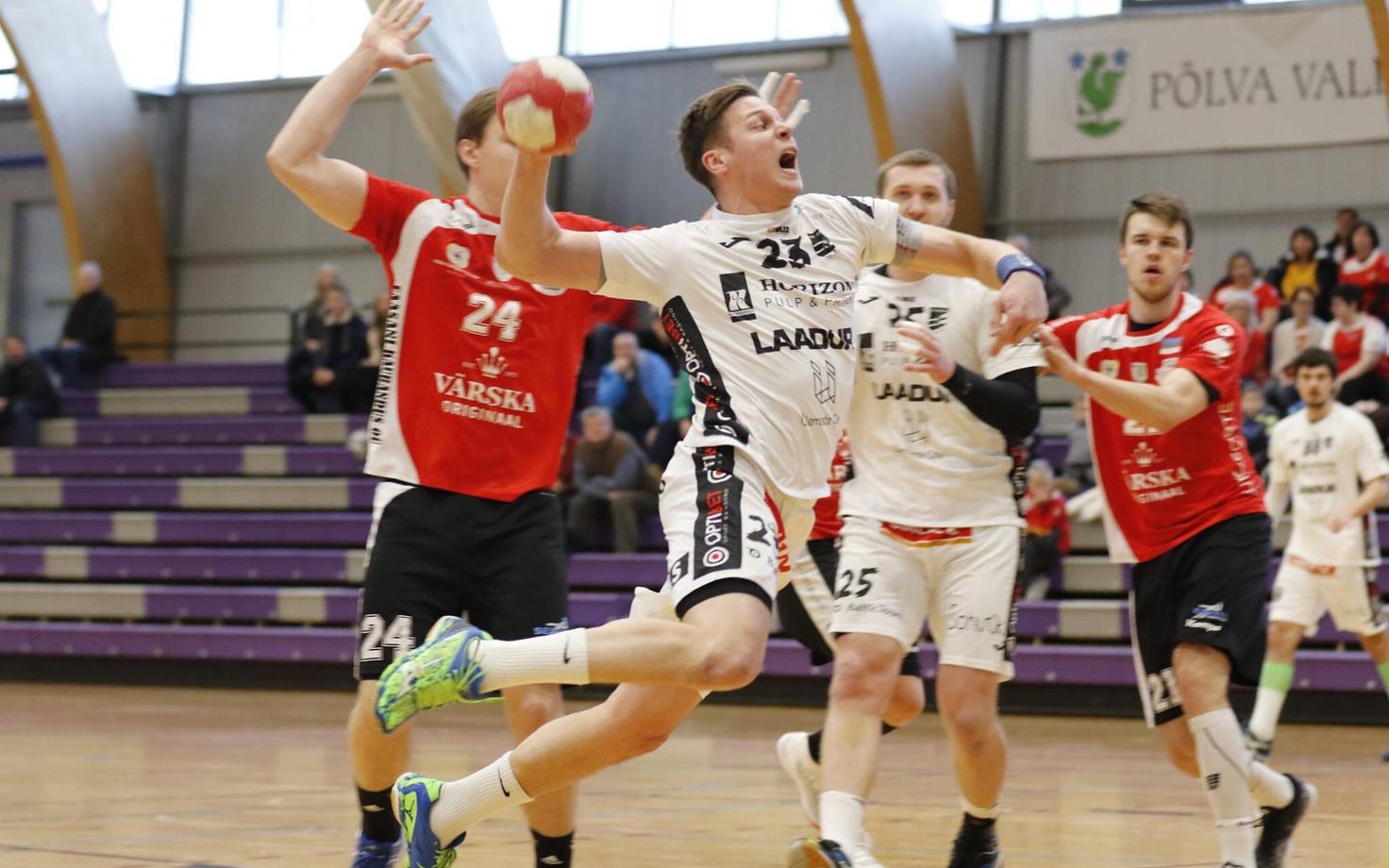 Hetk mullusest Balti liiga veerandfinaalist HC Kehra/Horizon Pulp&Paperi ja Põlva Serviti vahel, viskel kehralane Dmõtro Jankovski.