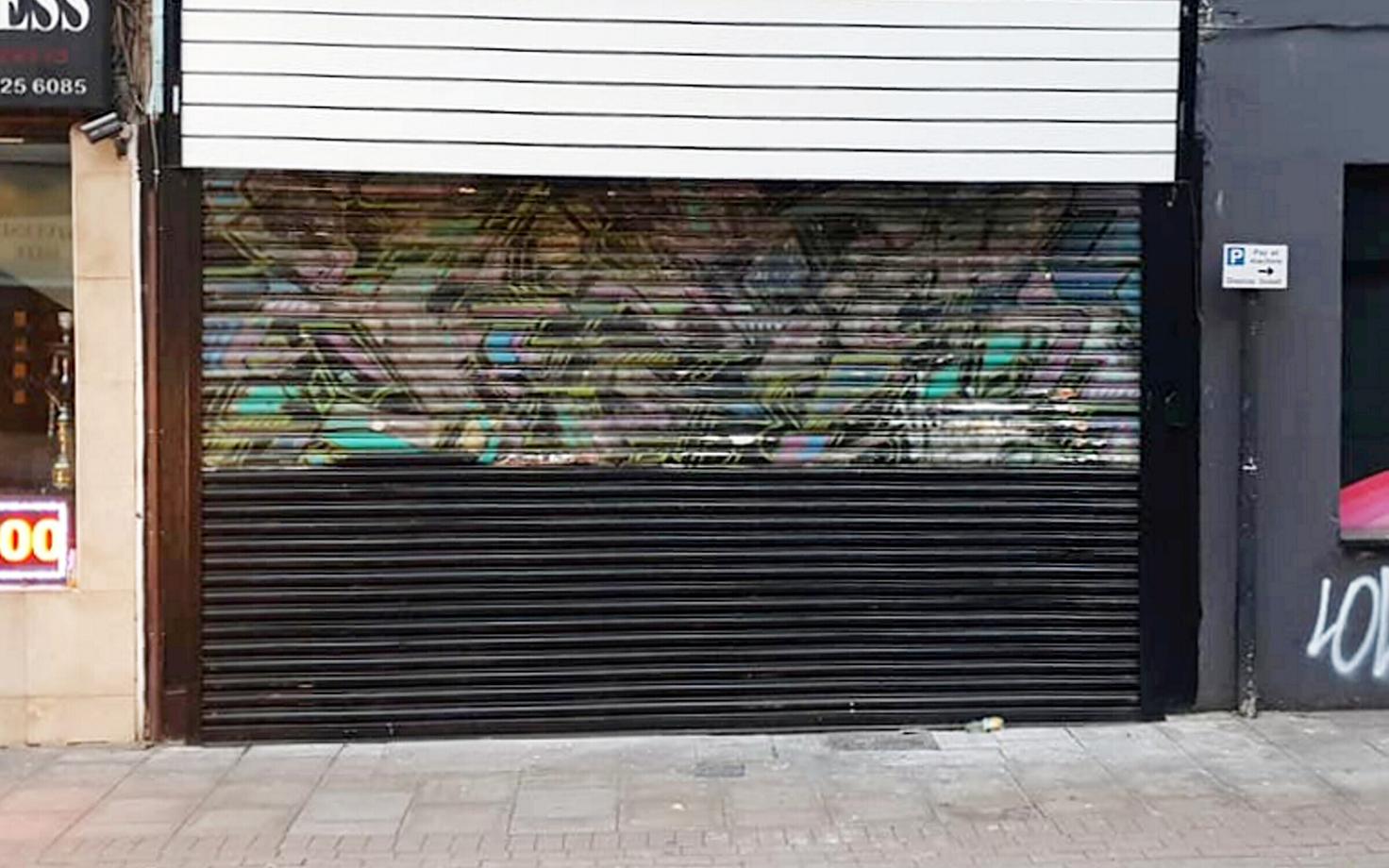 Ülevärvitud Banksy seinamaaling