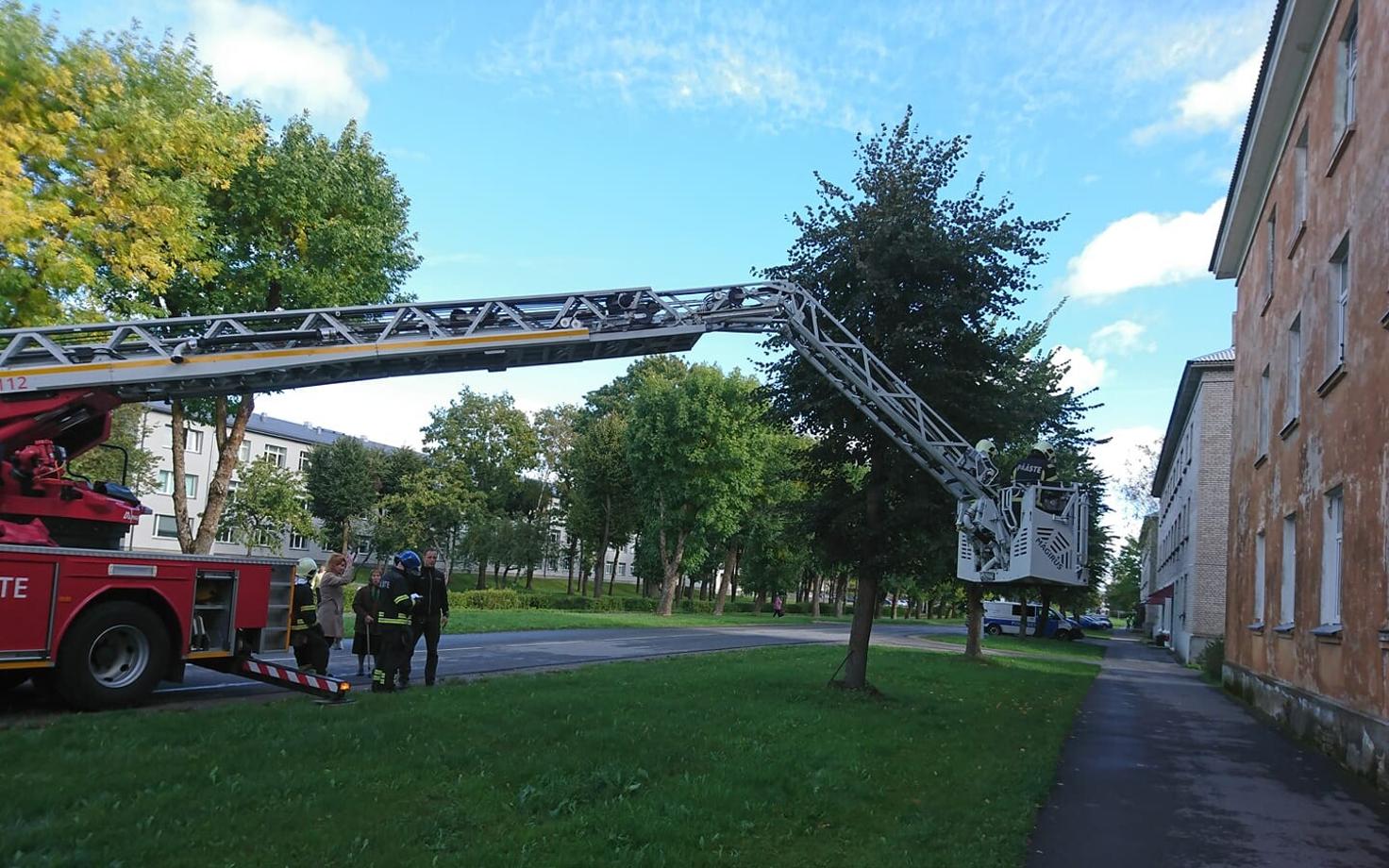 Päästjad Kohtla-Järvel Sõpruse tänaval