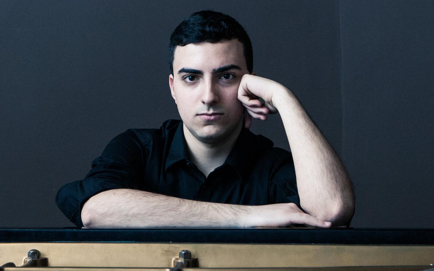 22-aastane pianist Alberto Ferro.