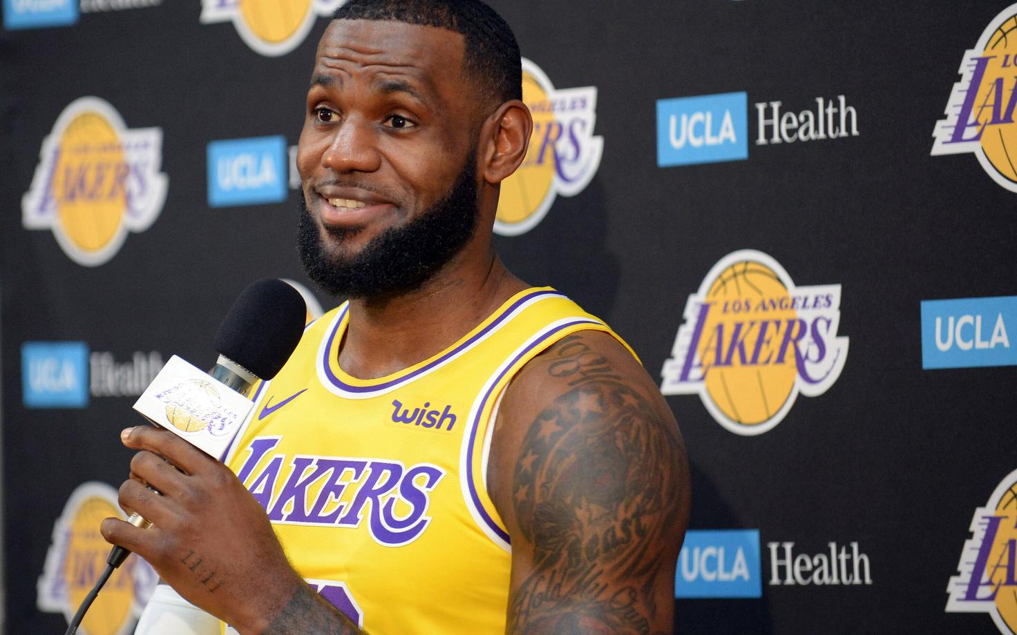 LeBron James Los Angeles Lakersi meediapäeval