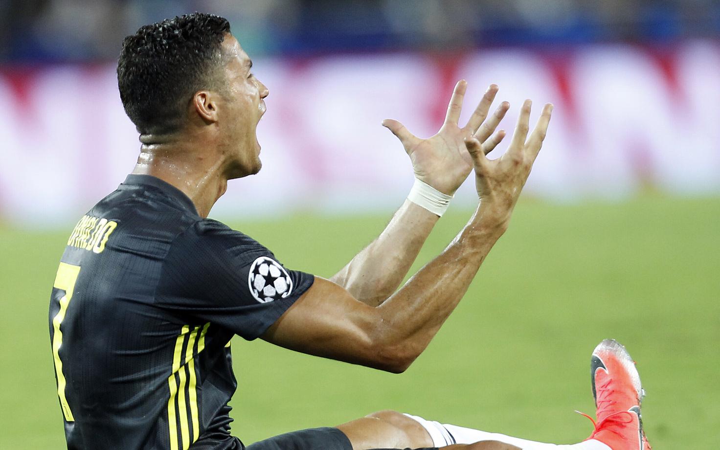Cristiano Ronaldo saadeti kohtumises Valencia vastu väljakult minema