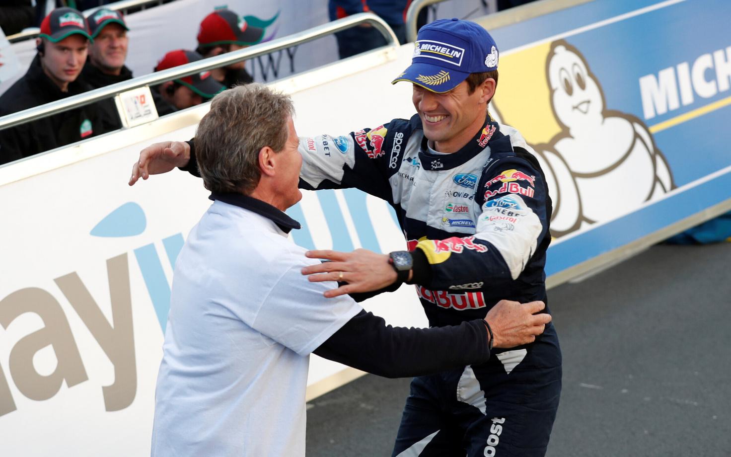 Malcolm Wilson õnnitleb Ogier'd 2017. aastal pärast Walesi rallit, mis kindlustas prantslasele MM-tiitli