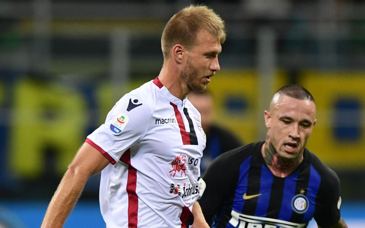 Ragnar Klavan (Cagliari) ja Radja Nainggolan (Inter)