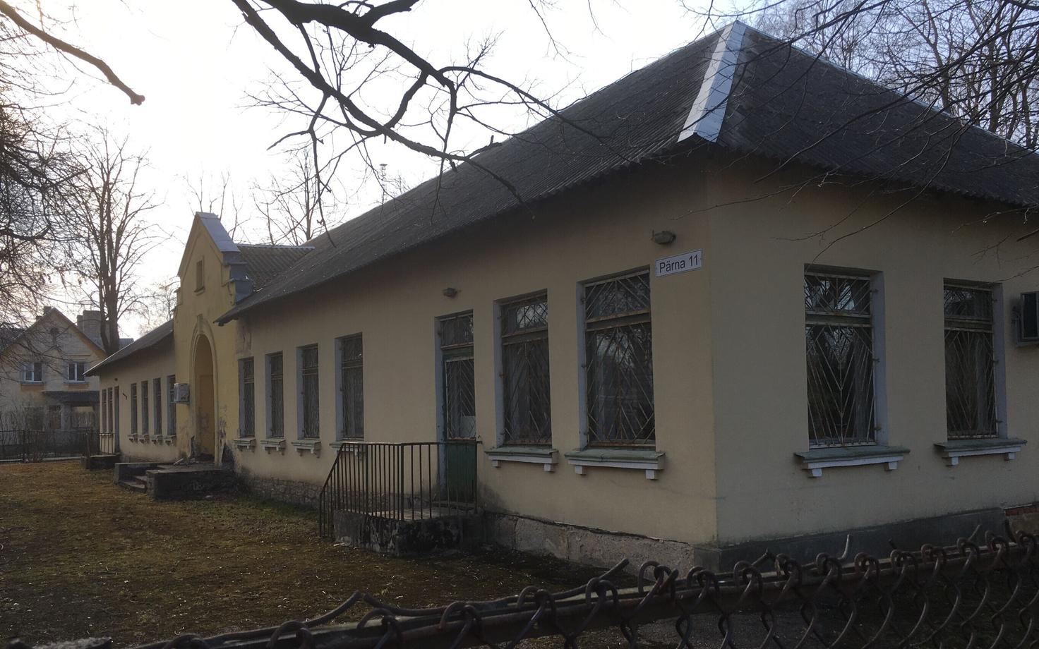 Труп девочки обнауржили на улице Пярна.