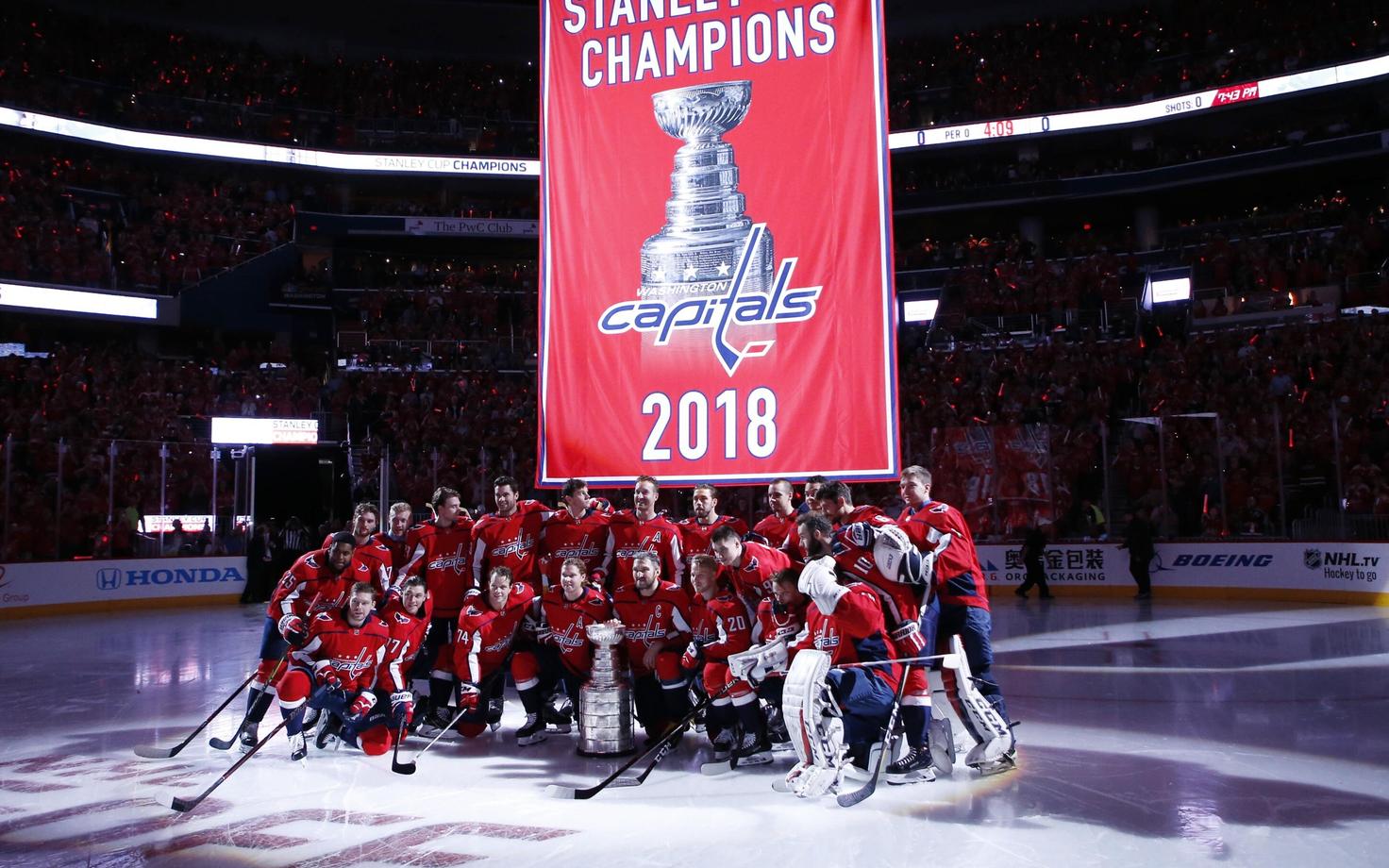 Washington Capitals - Boston Bruinsi mängu eel tõmmati üles ka Capitalsi tiitlivõidule pühendatud bänner