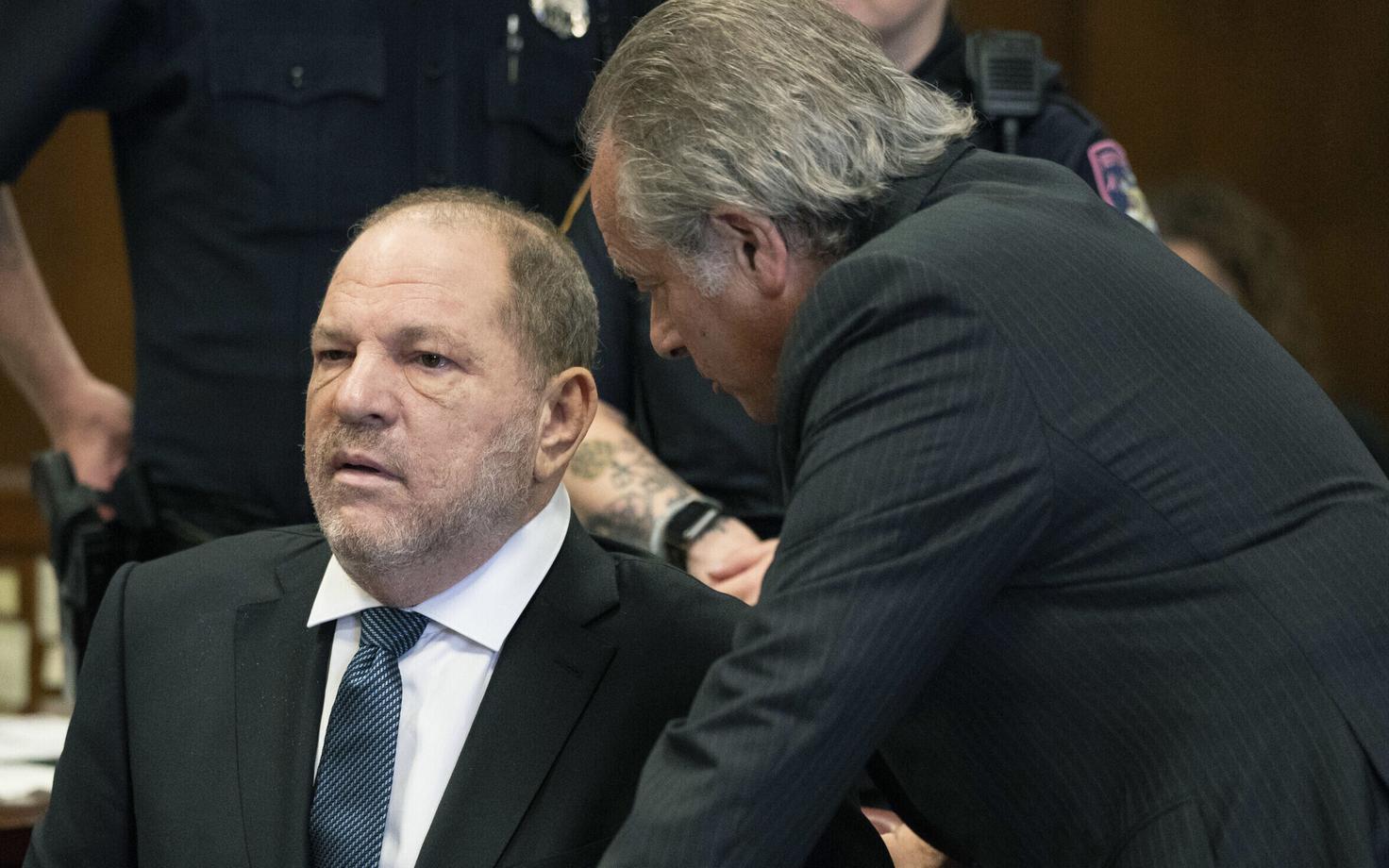Harvey Weinstein koos advokaat Benjamin Brafmaniga kohtus.