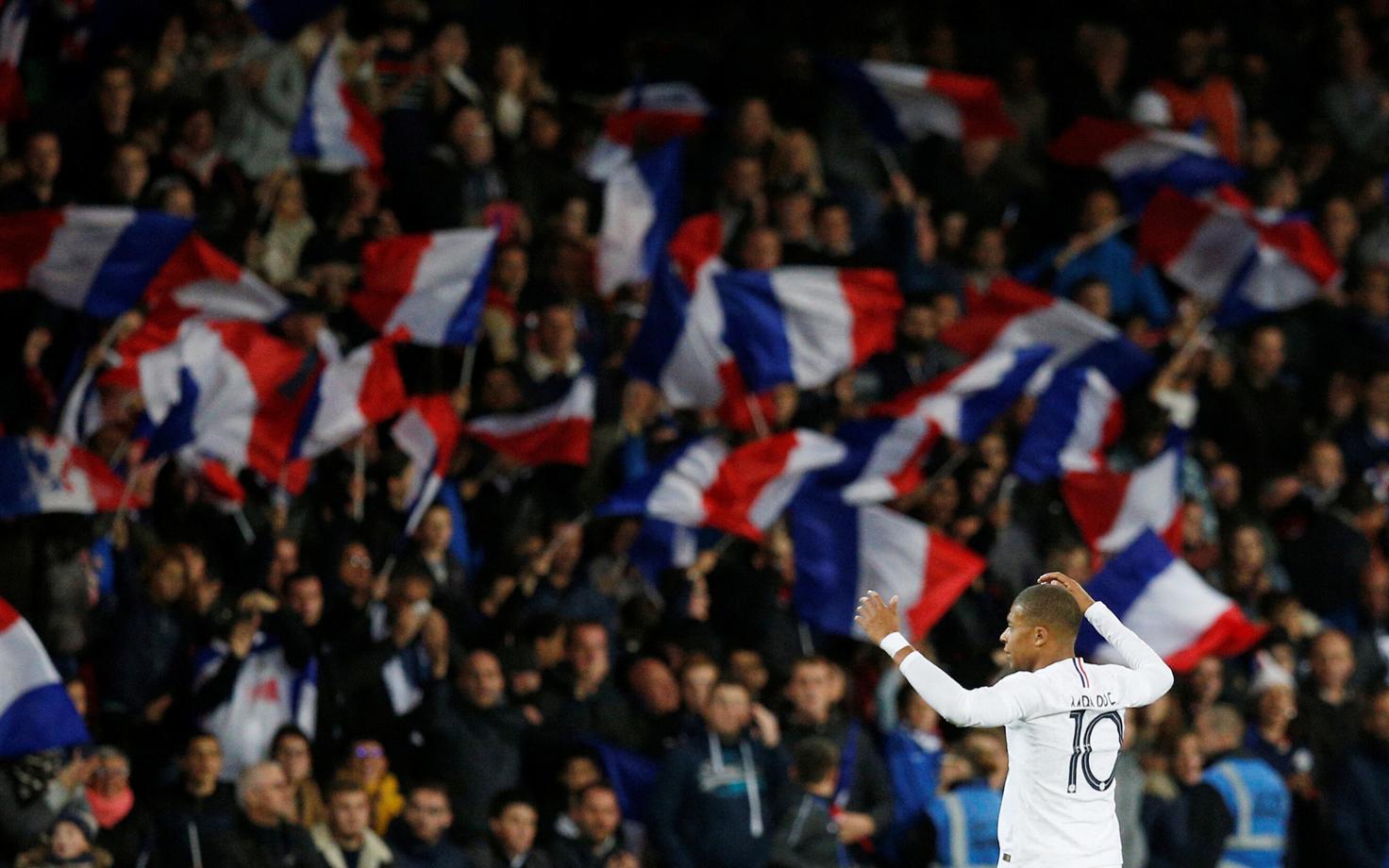 Kylian Mbappe ja Prantsusmaa jalgpallikoondise fännid