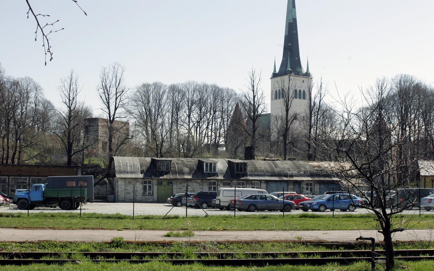 Eesti Raudteele kuuluv kinnistu Tallinnas Skoone bastioni ja trammitee vahel.