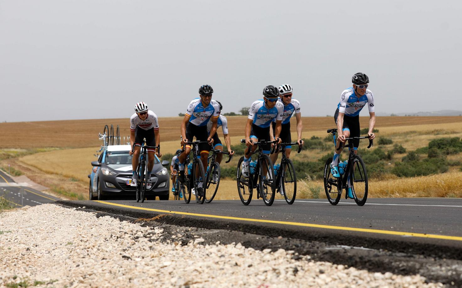 Israel Cycling Academy ratturid Iisraeli teedel treenimas.