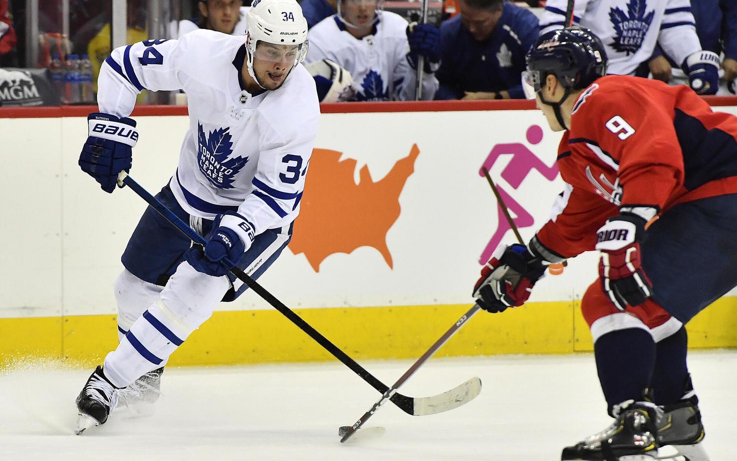 Auston Matthews (vasakul)