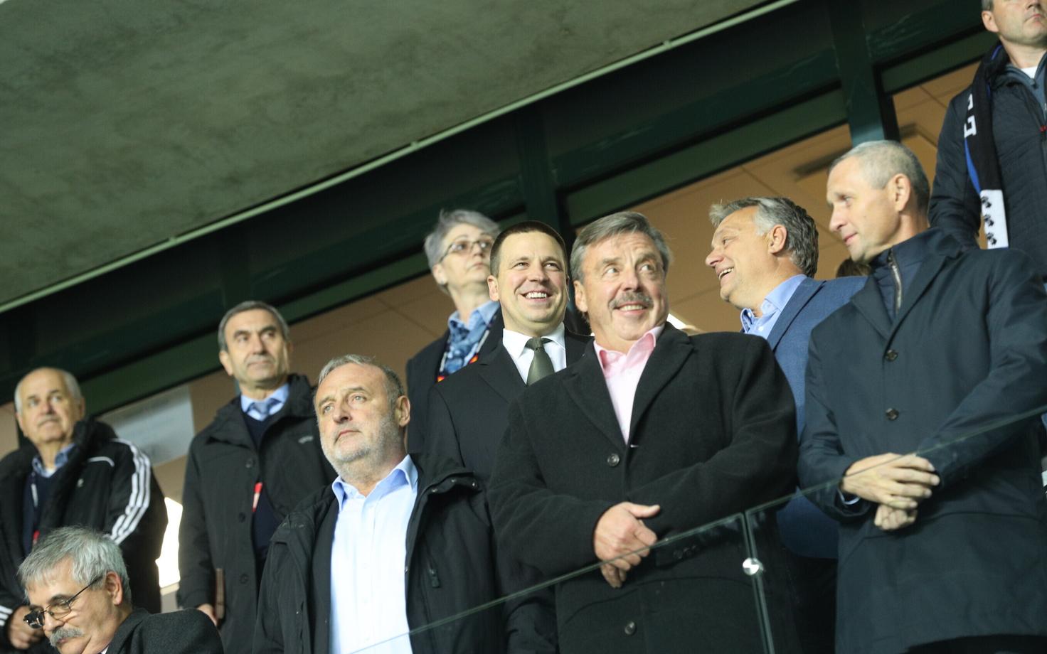 Ungari peaminister Viktor Orban Tallinnas kolleeg Jüri Ratase kõrval.