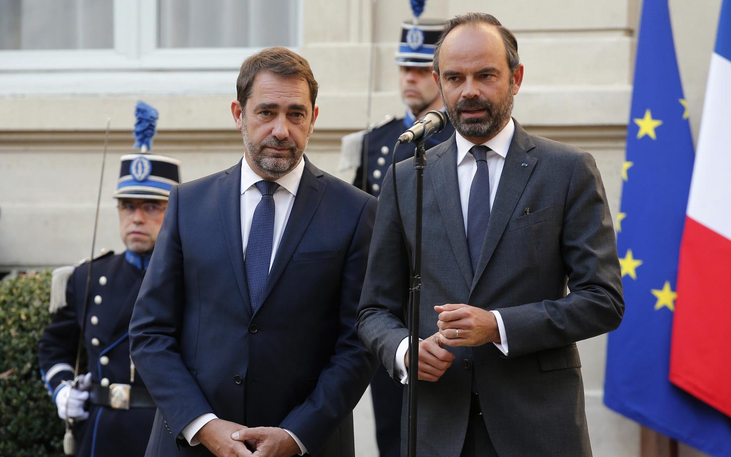 Uus siseminister Christophe Castaner (vasakul) ja peaminister Édouard Philippe.