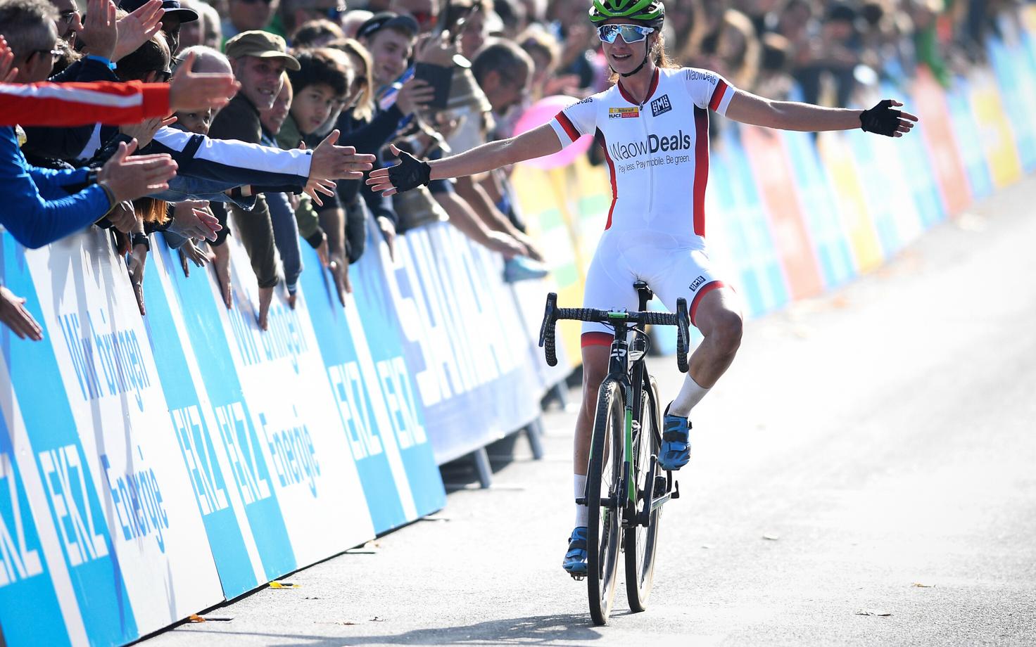 Marianne Vos võitmas MK-sarja kolmandat etappi