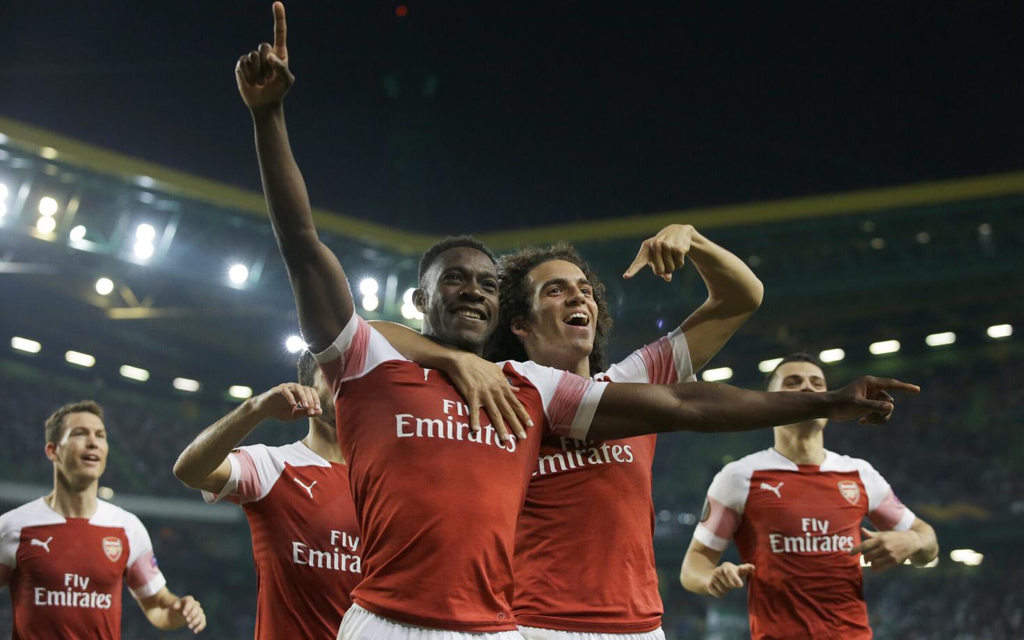 Londoni Arsenali mängijad tähistamas