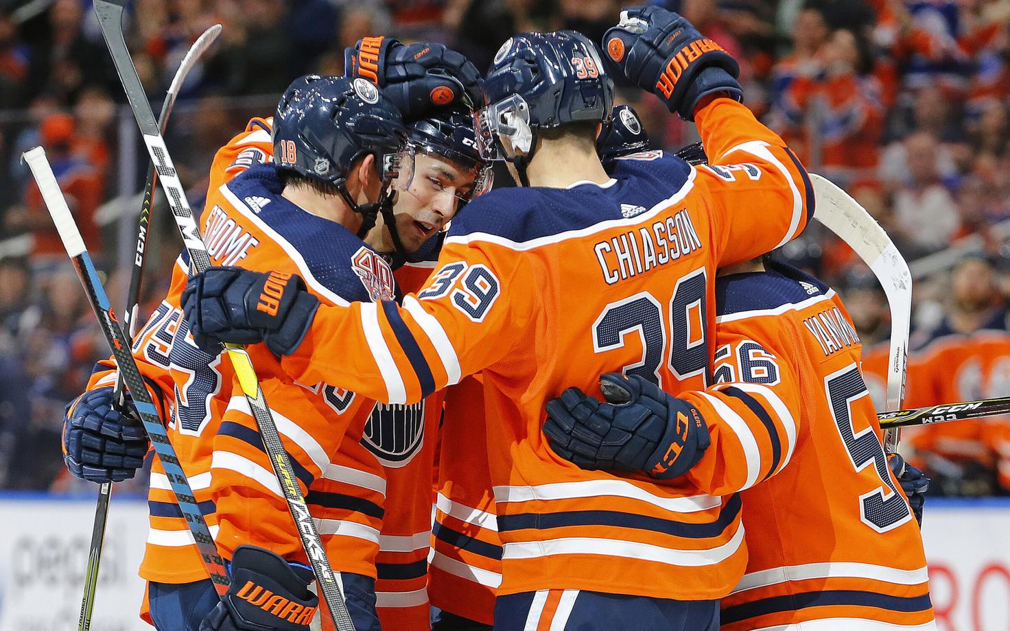 Edmonton Oilers tähistamas Evan Bouchardi esimest väravat