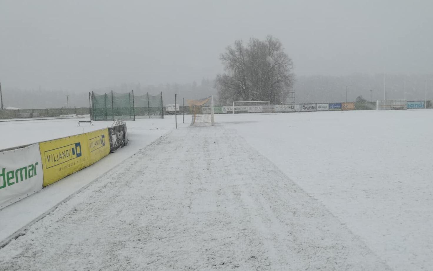 Viljandi linnastaadionit katab lumevaip