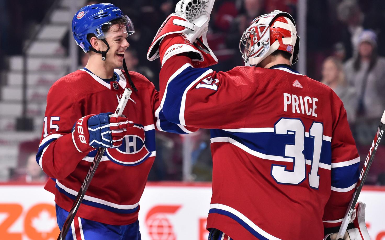Jesperi Kotkaniemi (vasakul) kaks väravat aitasid Montreal Canadiensi kodujääl võiduni