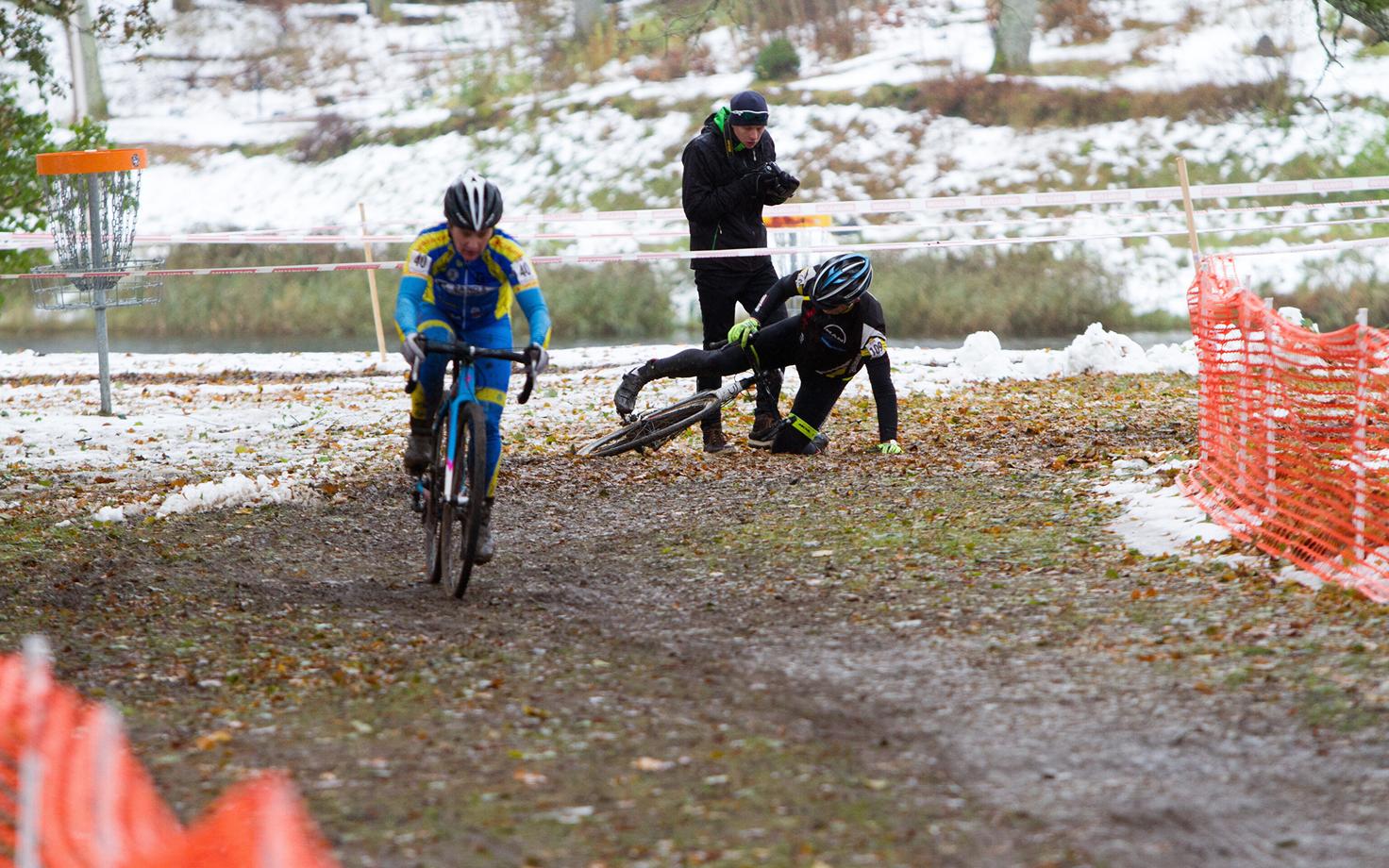 Tea Lang koduses cyclo-crossi karikasarjas võidu sõitmas