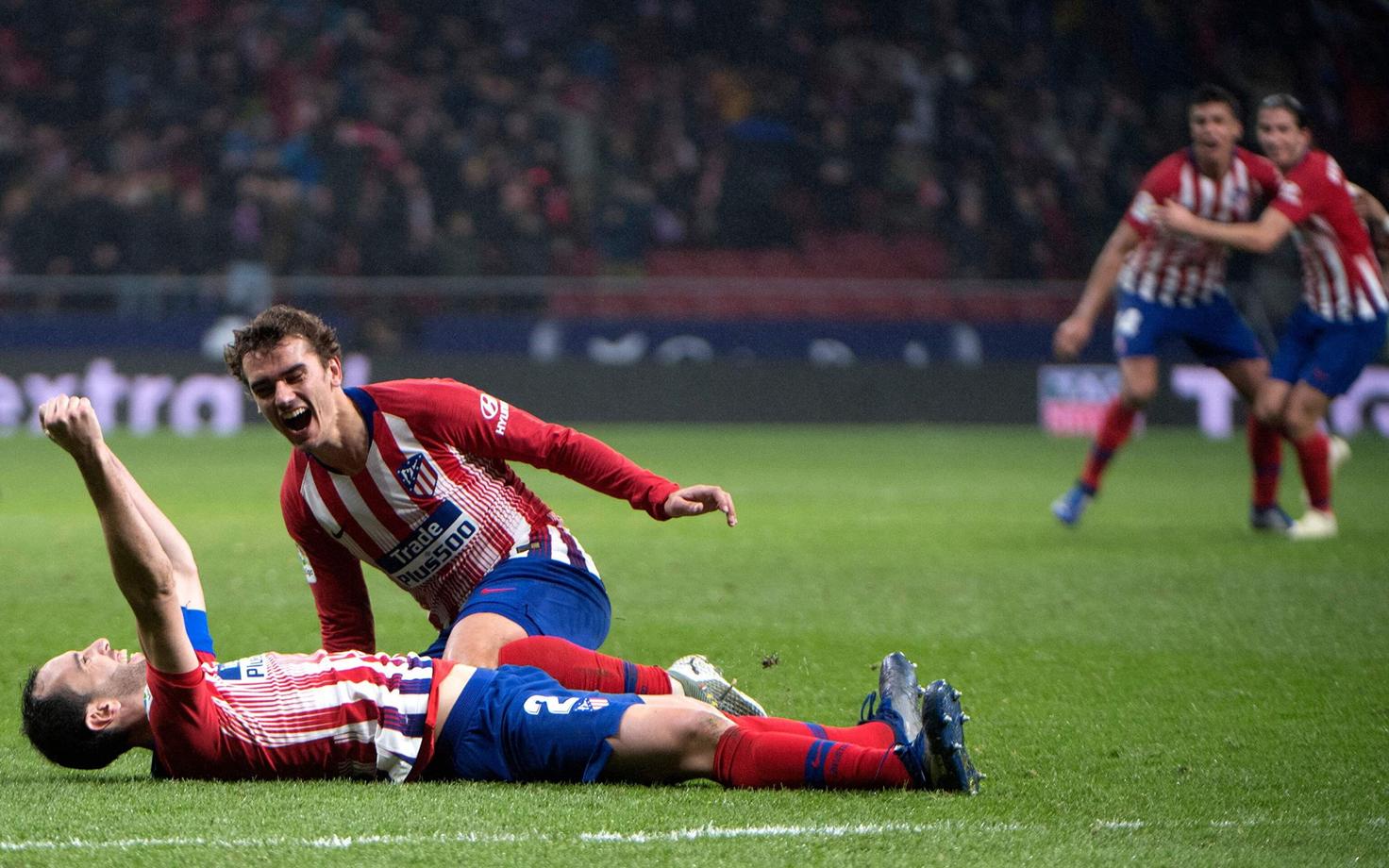 Diego Godin ja Antoine Griezmann tähistavad Atletico võiduväravat
