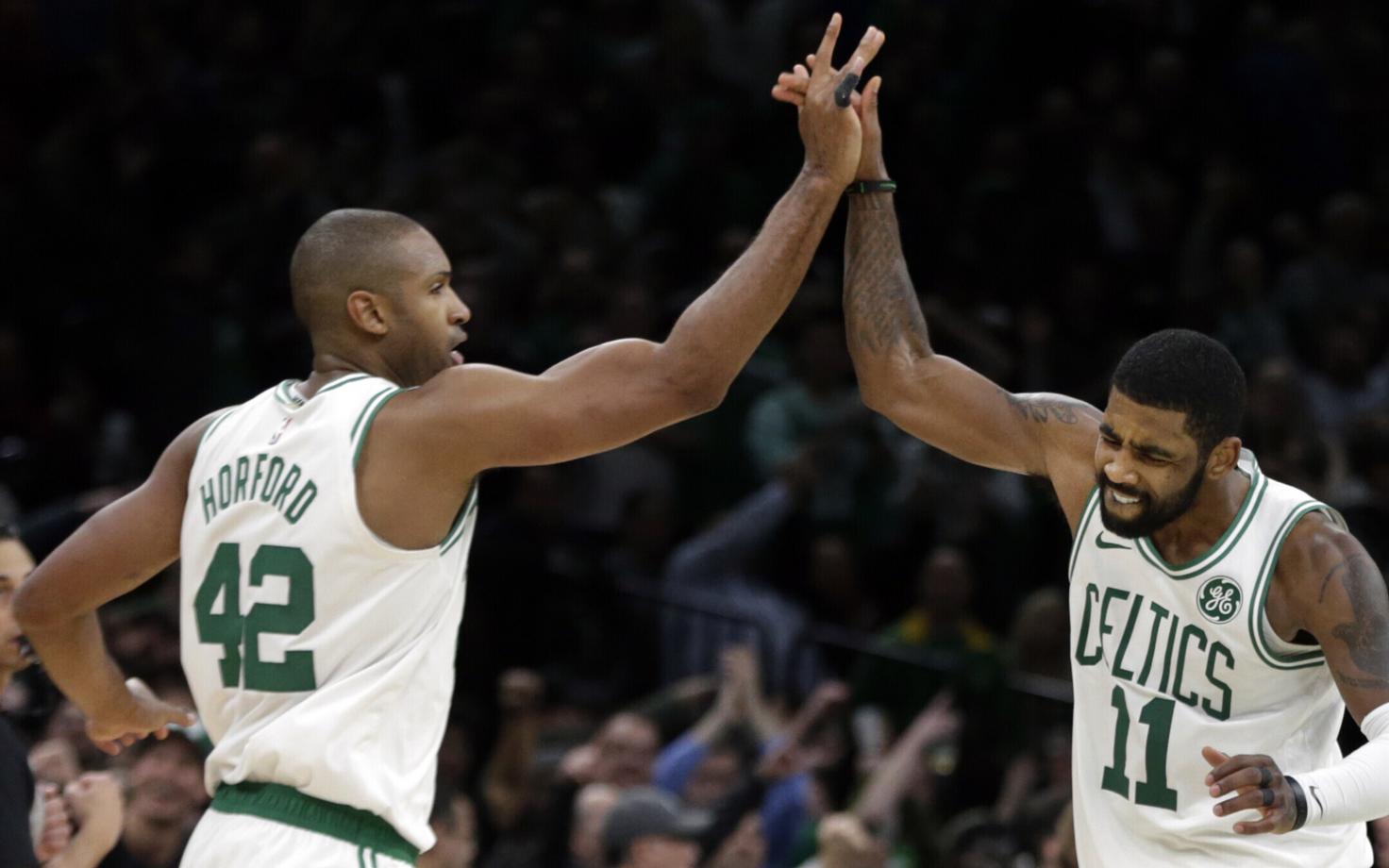 Al Horford (vasakul) ja Kyrie Irving võitu tähistamas.