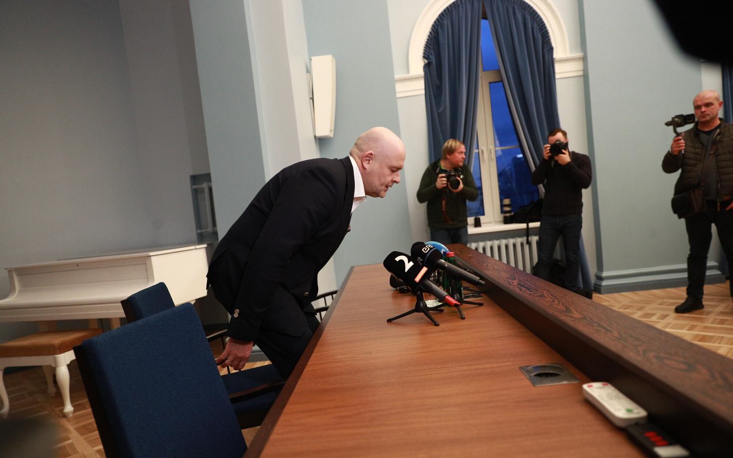 Siseminister Andres Anvelt ametist lahkumisest rääkimas.