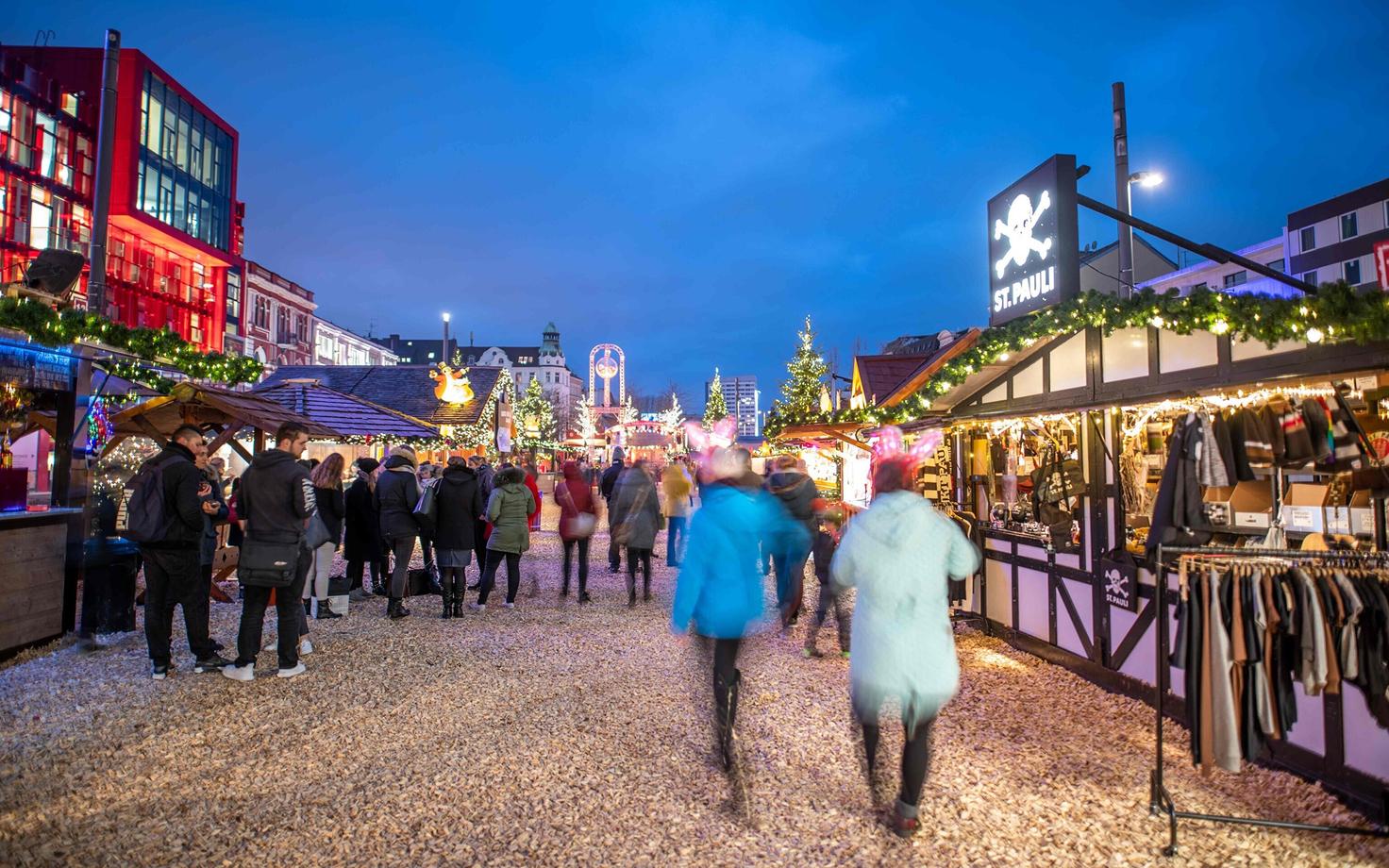 Hamburgi jõuluturg on avamiseks valmis.