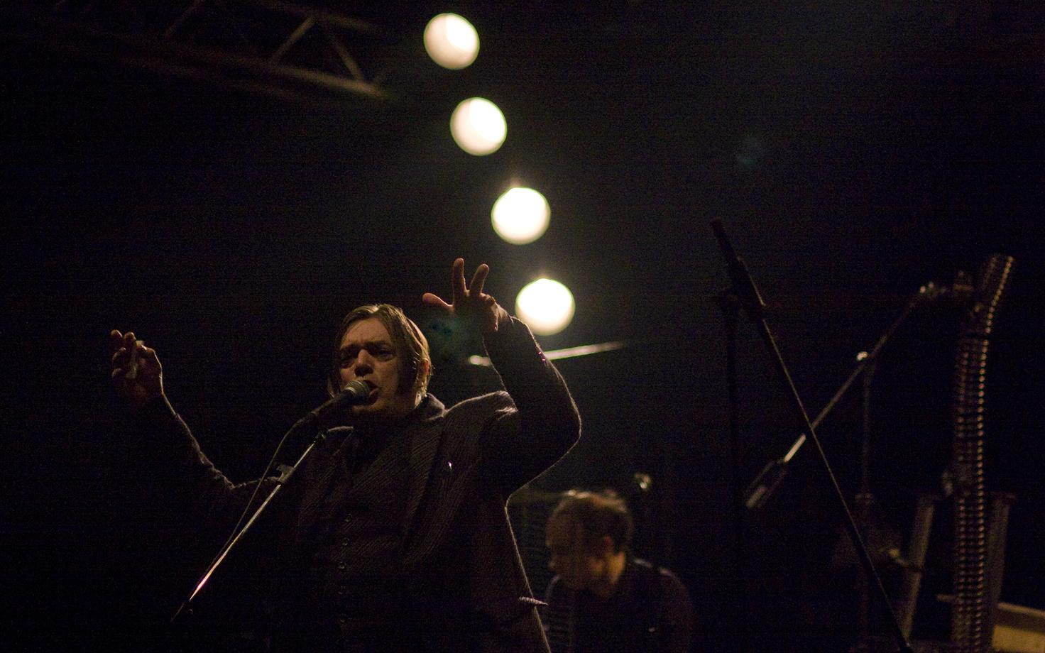 Einstürzende Neubauten 2013. aastal Bolognas Estragoni kontserthallis.