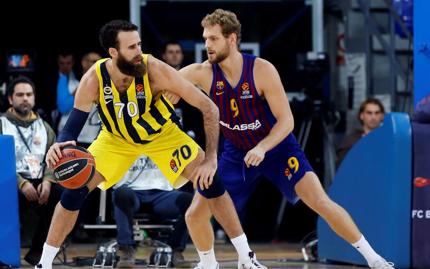 Luigi Datome (palliga, Fenerbahce) kohtumises Barcelona vastu