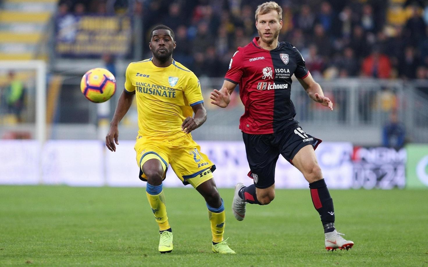 Joel Campbell (Frosinone) ja Ragnar Klavan (Cagliari)
