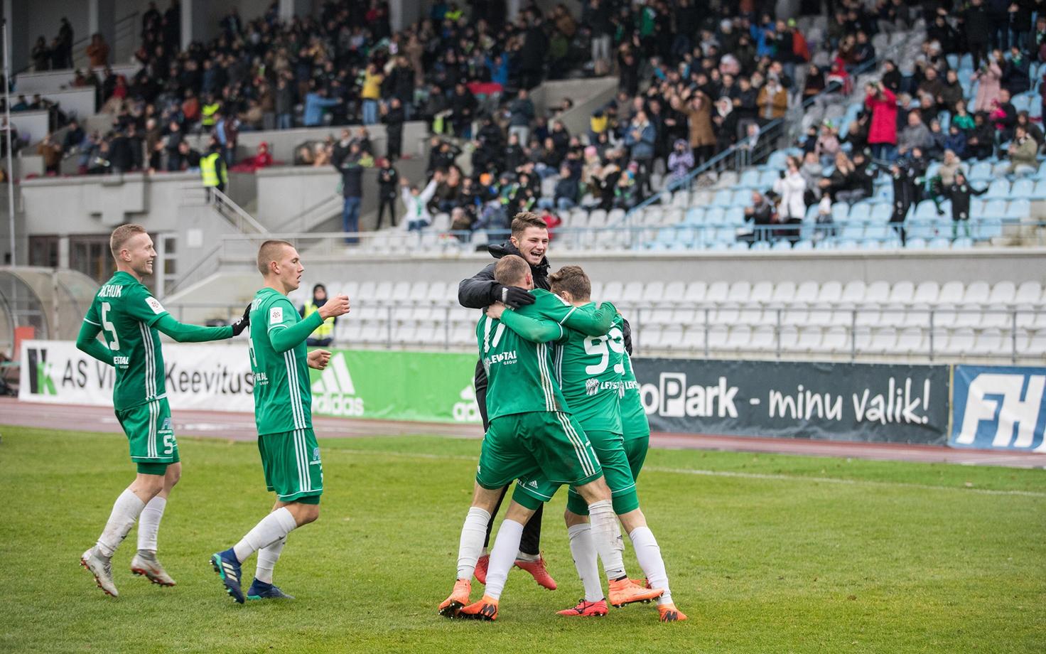 Tallinna Levadia väravat tähistamas