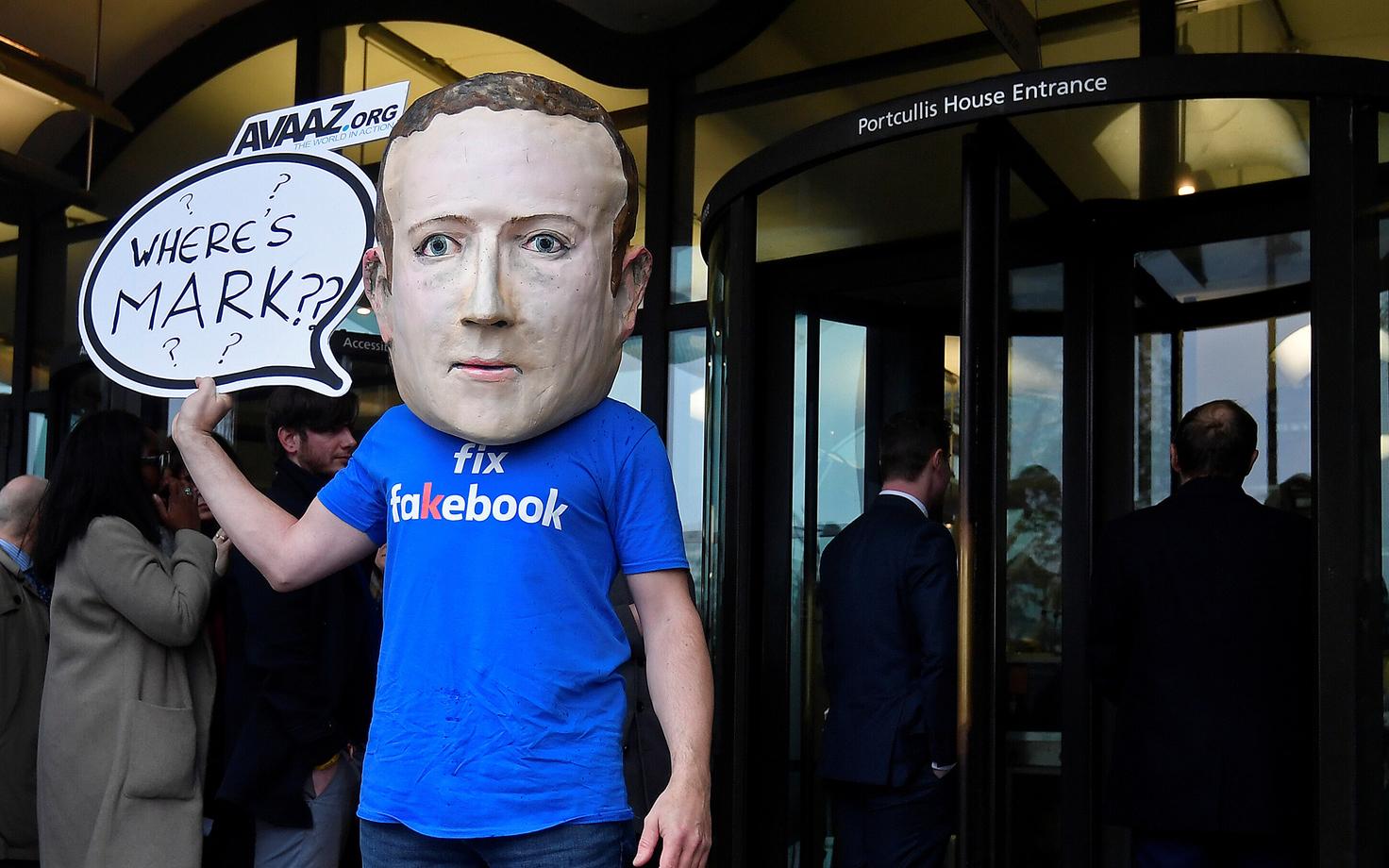 Kuna Mark Zuckerberg ise parlamendi ette ilmuda ei tahtnud, pidi otsima komitee huvitava info hankimiseks teisi võimalusi.