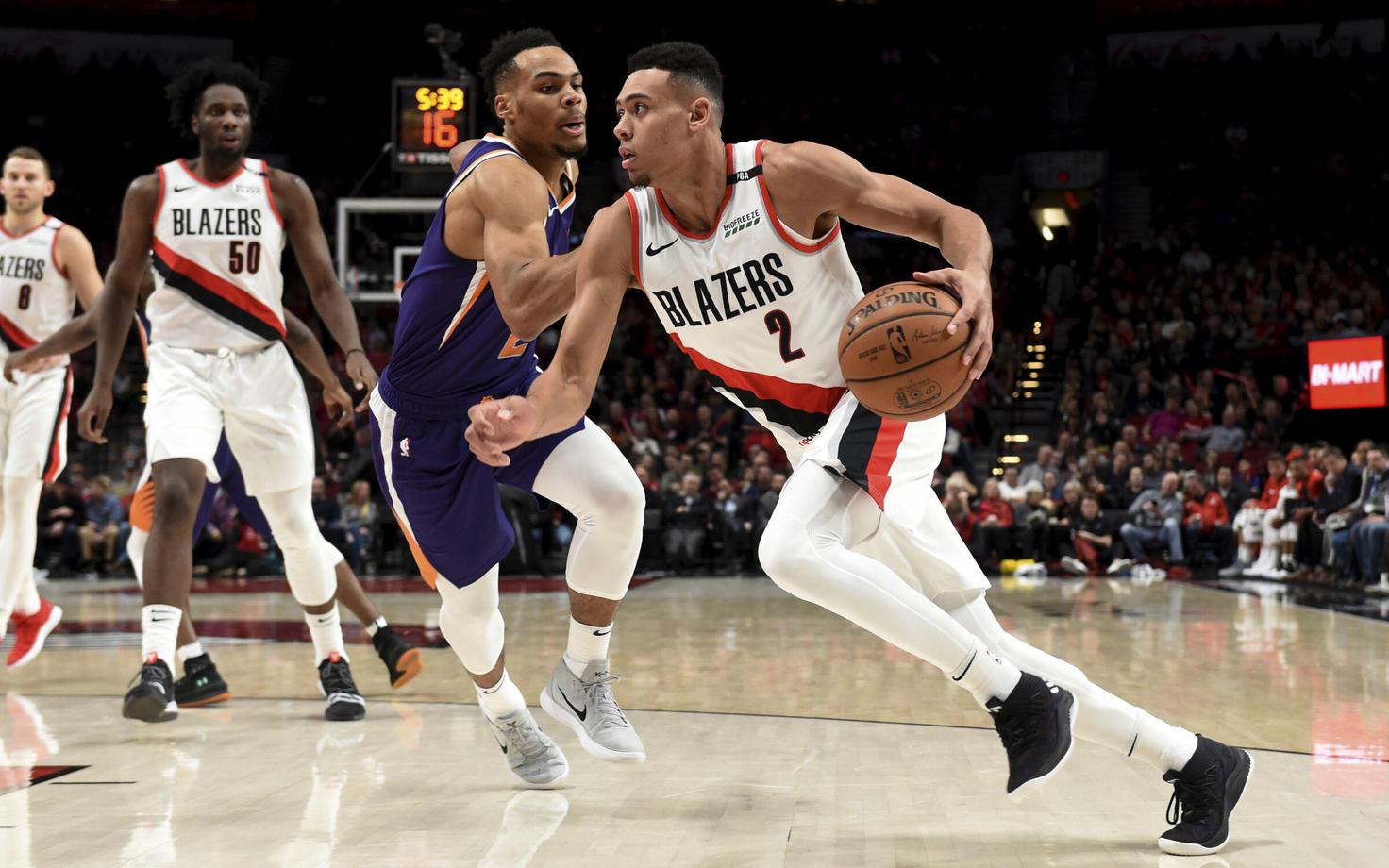 Wade Baldwin (Blazers) ja Elie Okobo (Suns)