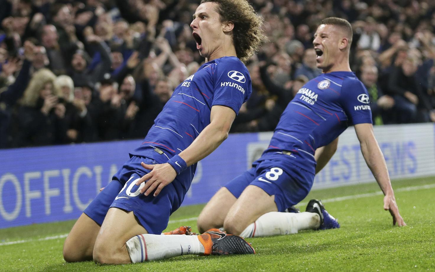 David Luiz (vasakul) tähistamas oma täpset tabamust