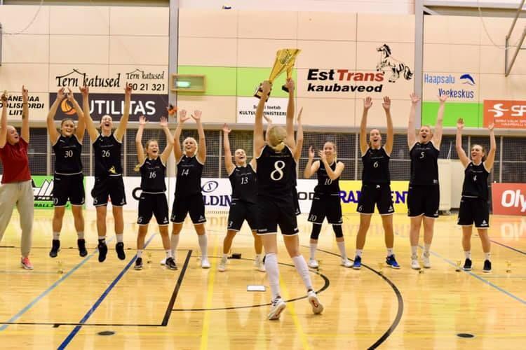 Tallinna Ülikooli korvpallinaiskond tuli karikavõitjaks