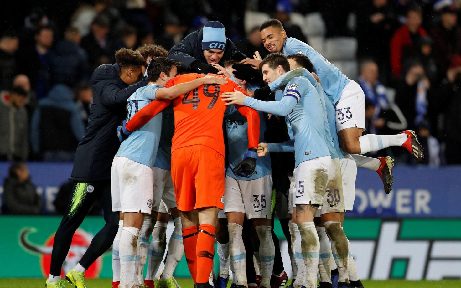 Manchester City mängijad tähistamas