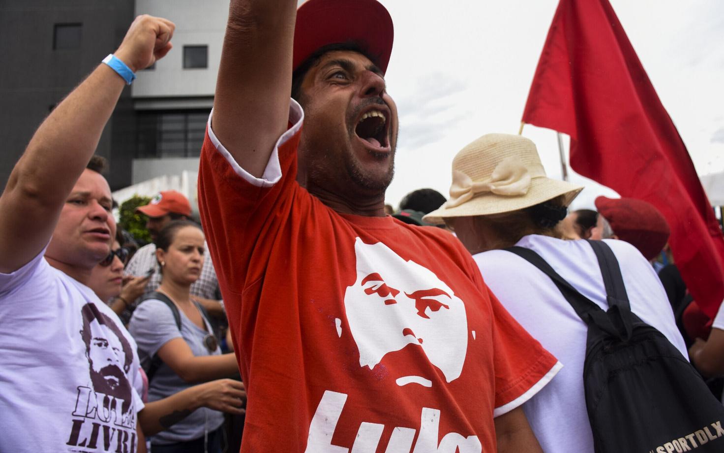 Ekspresident Lula toetajad meelt avaldamas.