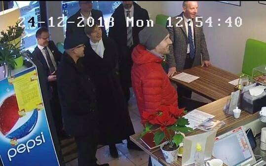Президент Кальюлайд в пиццерии на Линнамяэ